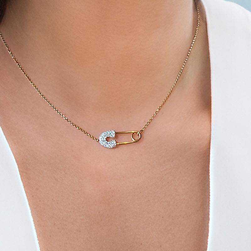 a.apm个性趣味别针项链女 简约时尚黄金色三色别针几何设计感项链