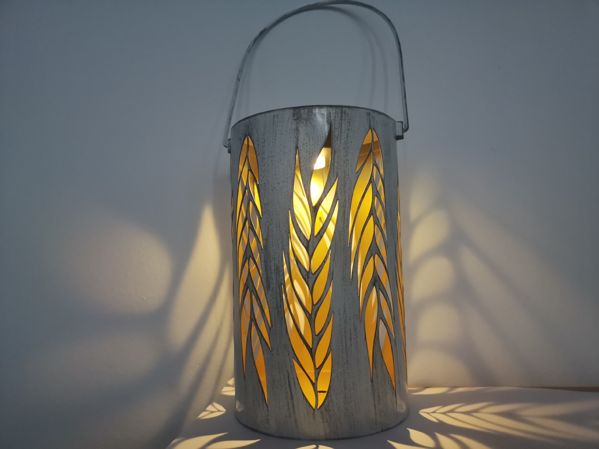 亚马逊新品太阳能铁艺树叶状镂空投影灯花园庭院户外防水景观挂灯