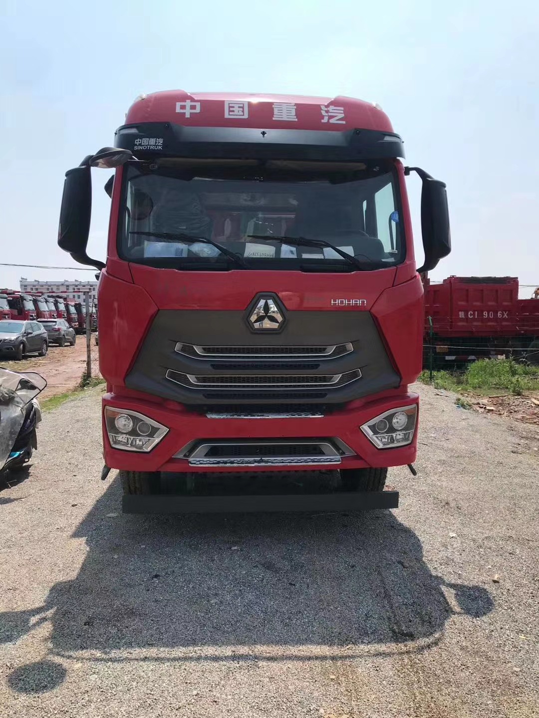 新下线豪瀚前四后八自卸车18953179819