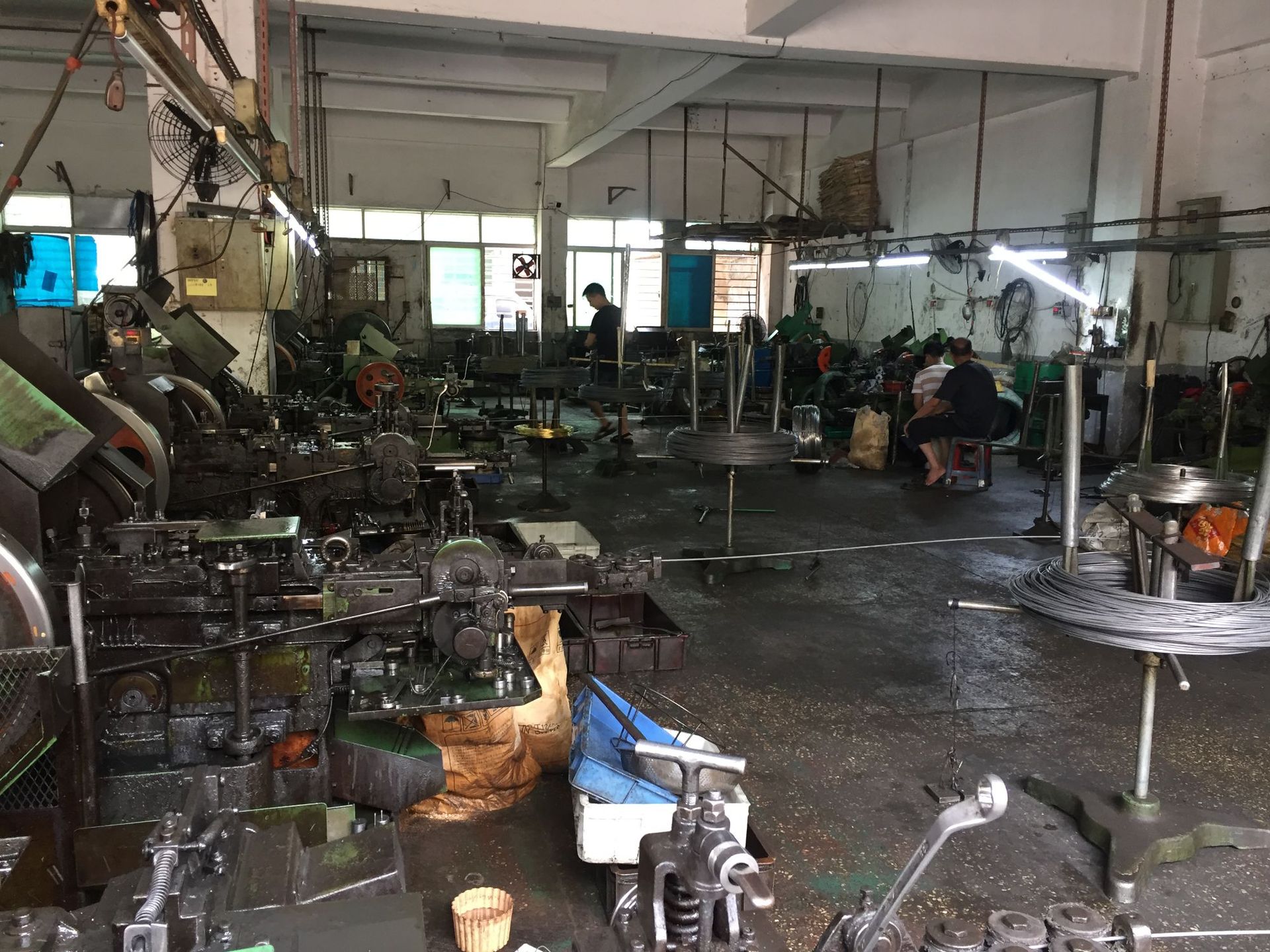 厂家直供箱包头盔辅料不锈钢铆钉开尾钉子母螺丝钉呖色哑黑头盔钉