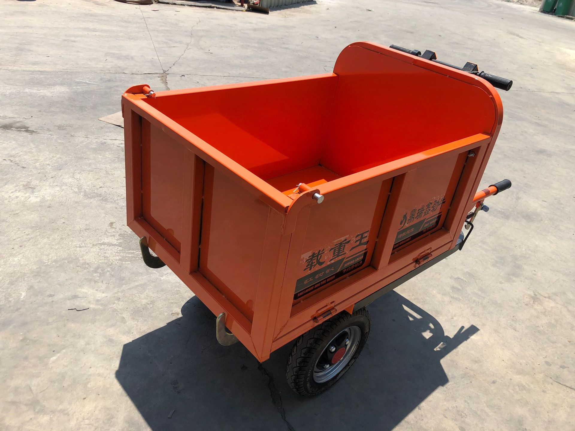 工程电动三轮车电动载重车拉沙拉砖翻斗车多功能建筑工地载重王