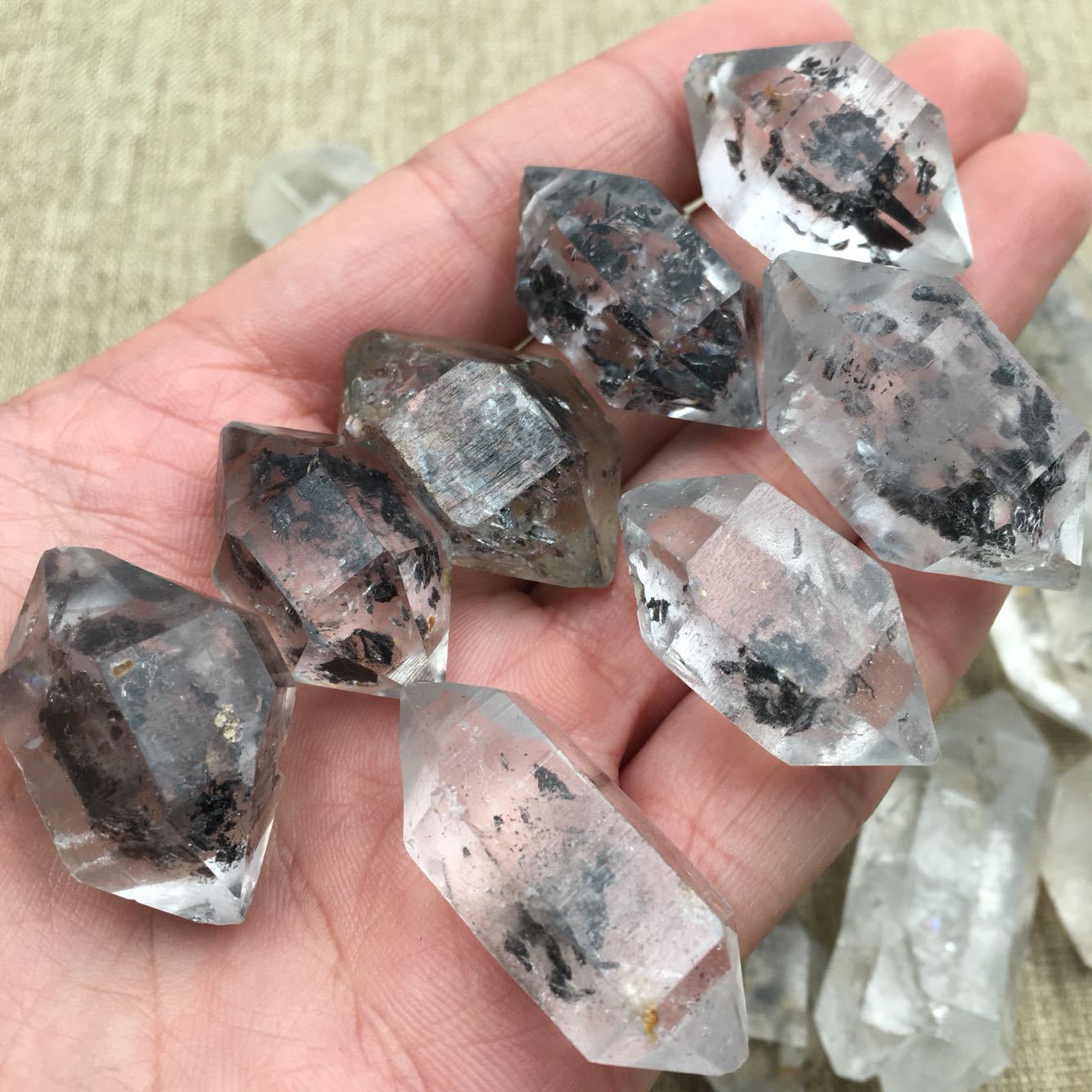 赫尔基蒙闪灵钻黑流沙尖晶石黑幽灵水胆水晶云贵双尖骨干