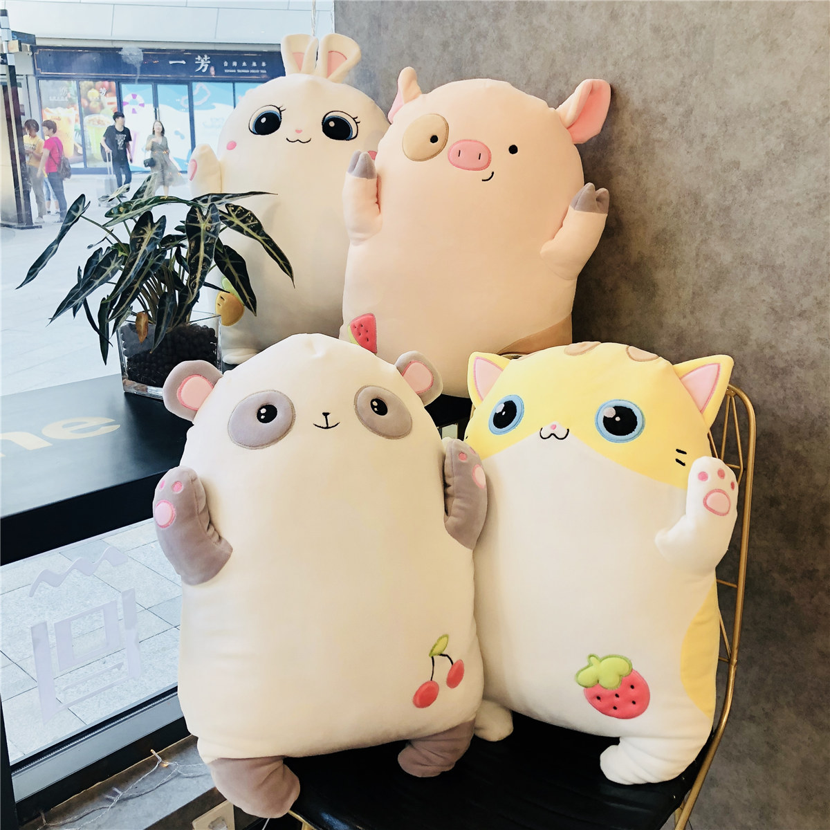 软可爱猫咪小兔子熊猫粉猪抱枕娃娃公仔可爱睡觉抱女孩少女心靠垫