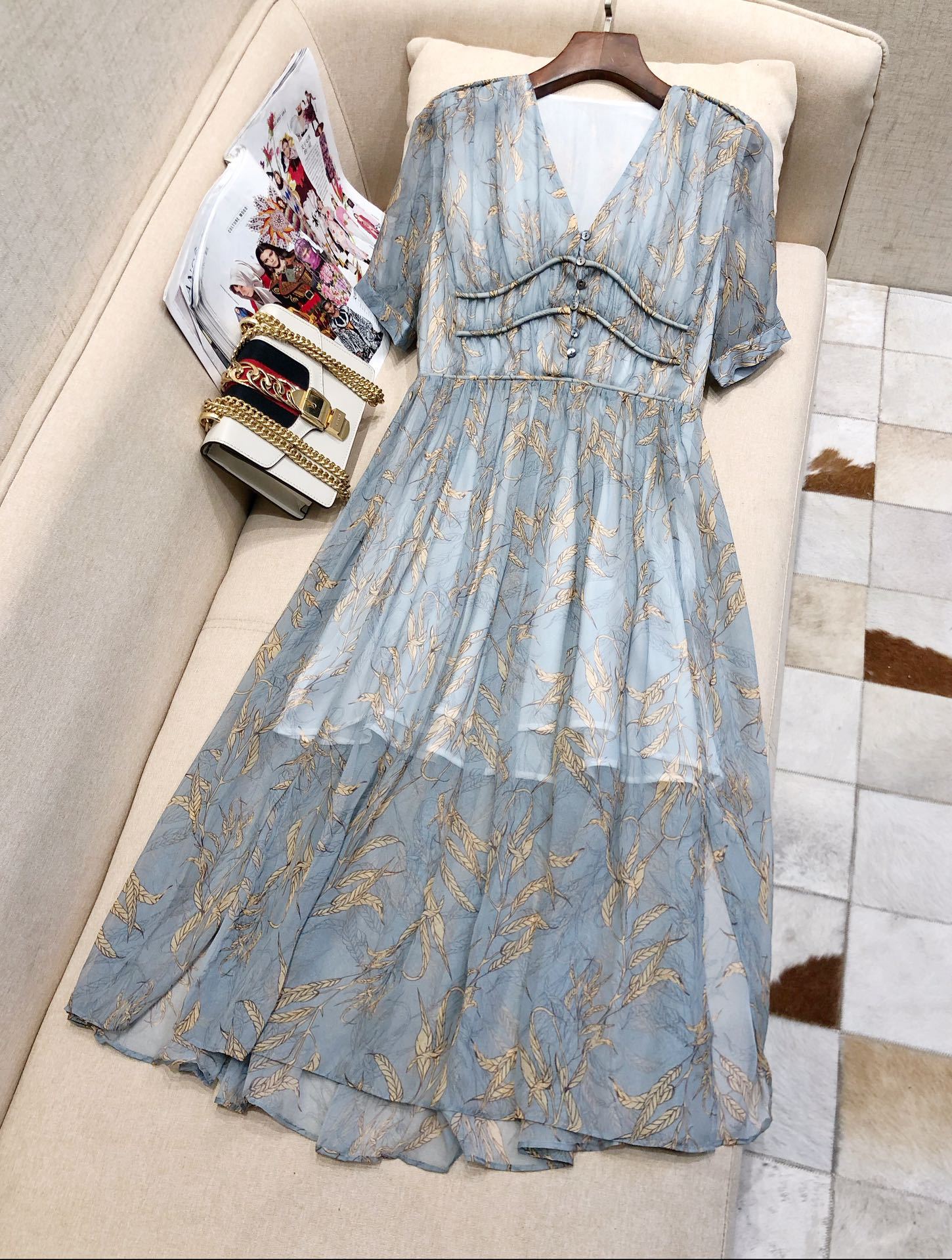 深圳南油2020春夏宫廷复古风v领皱褶高腰气质优雅长裙真丝连衣裙