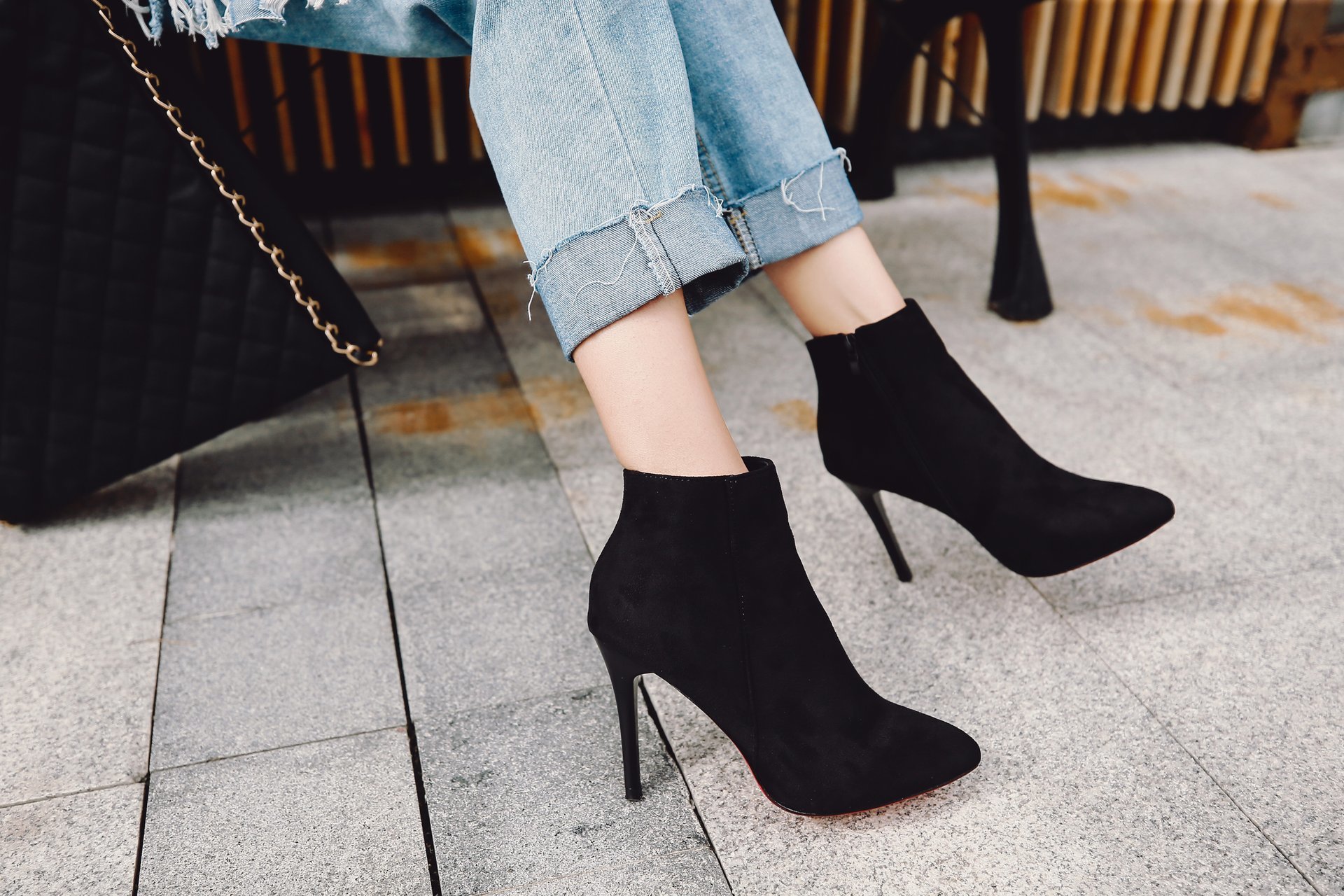 2020秋冬新款女短靴欧美百搭超高跟性感细跟绒面时尚尖头短筒靴子