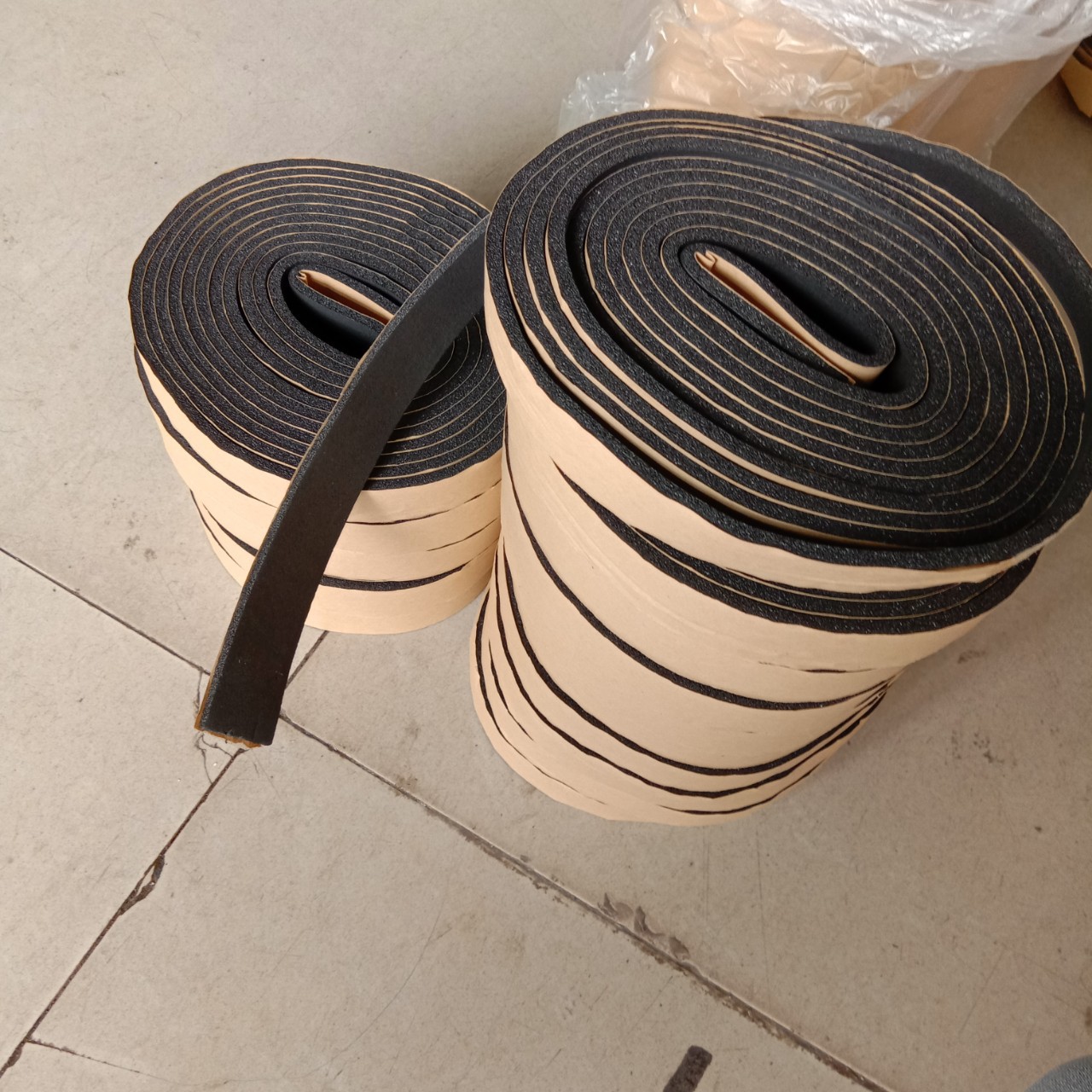 自粘橡塑海绵密封胶条空调风管连接铁皮风管黑色单面胶不干胶条