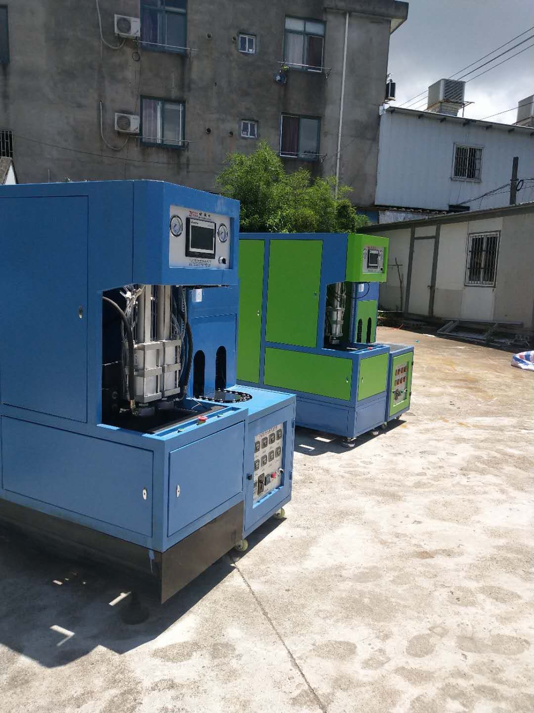 5l6l水桶酒瓶桶食用油瓶桶色拉油瓶半自动吹瓶机一出一pet吹瓶机