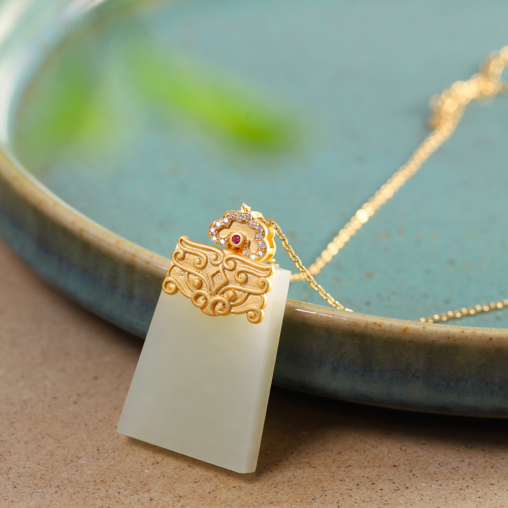 人品银品s925银镀金首饰和田玉方牌吊坠简约时尚女式精工源头厂货