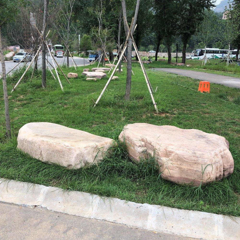 城市园林黑山石民宿公园黄蜡石草坪风景石鸿运石造景石头驳岸石