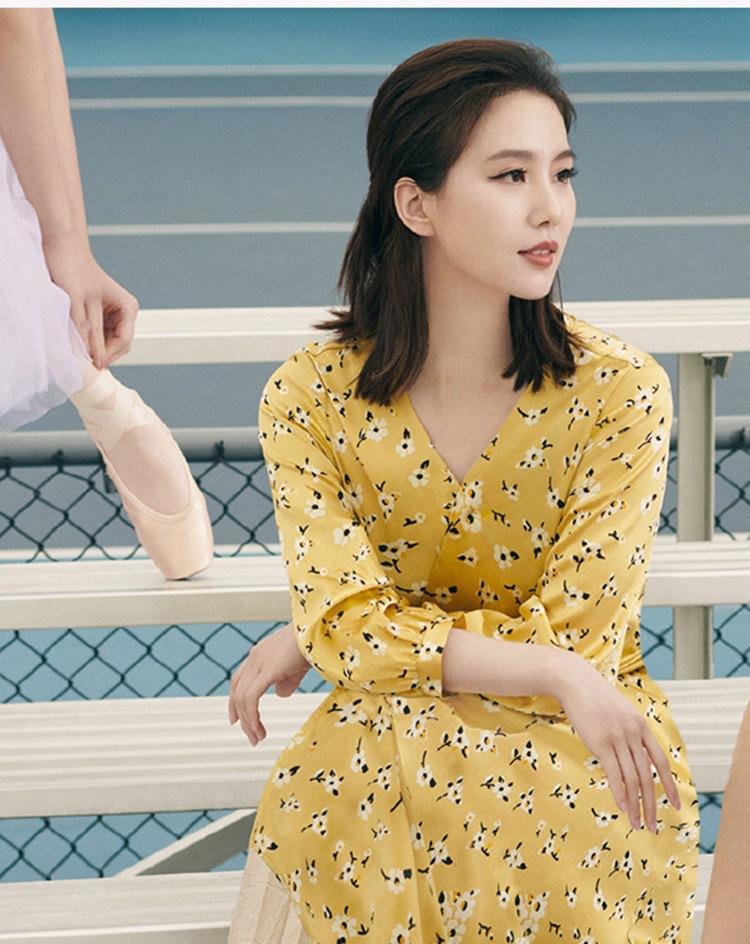 2021刘诗诗明星同款v领雏菊碎花大摆连衣裙