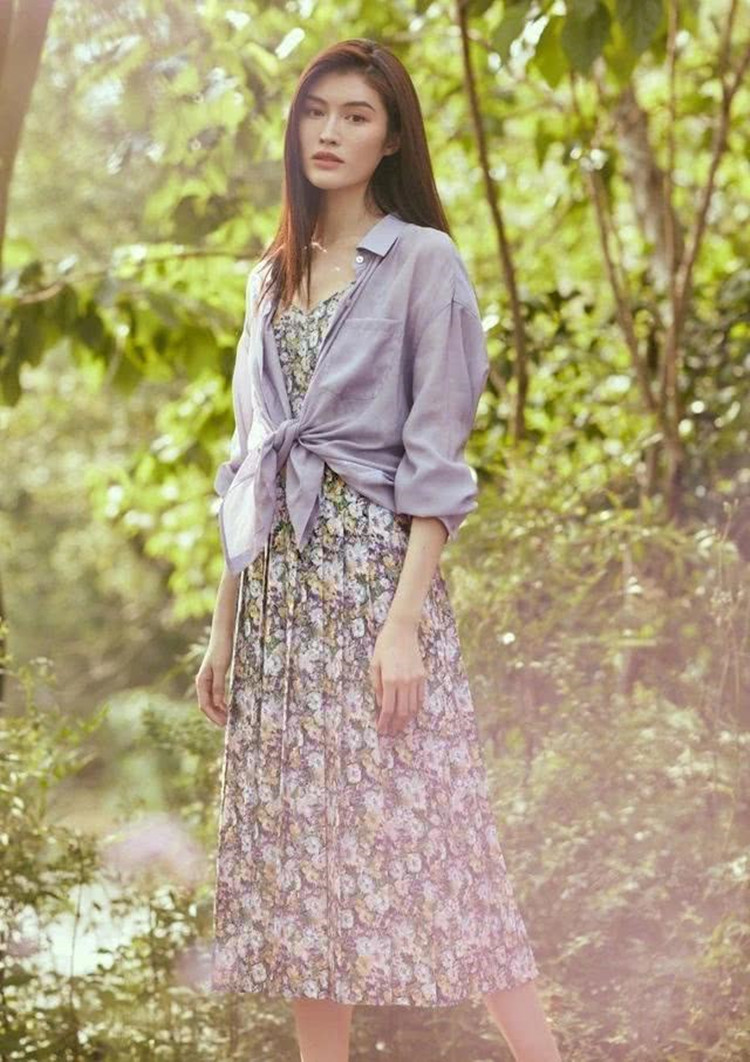 何穗明星同款衣服夏季碎花吊带连衣裙中长款宽松v领吊带裙女2522