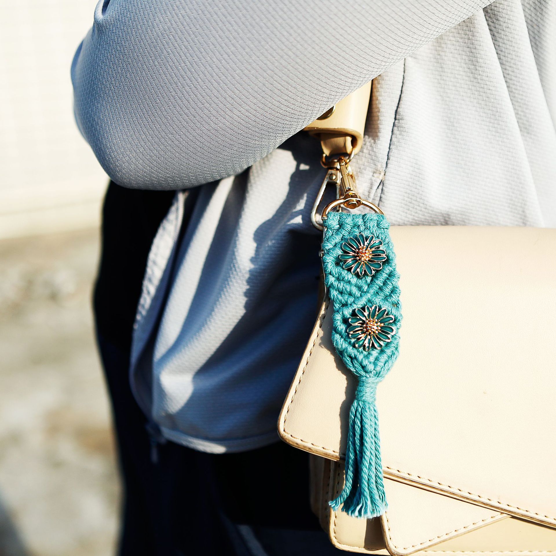 新款绳编绳结手工编织流苏包包挂件珐琅菊花小雏菊钥匙扣饰品挂饰