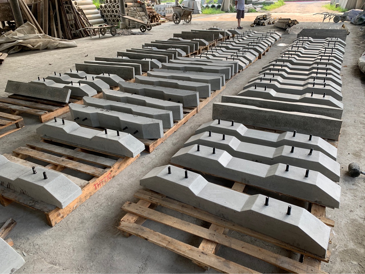 水泥混凝土枕木轨枕水泥铺轨道