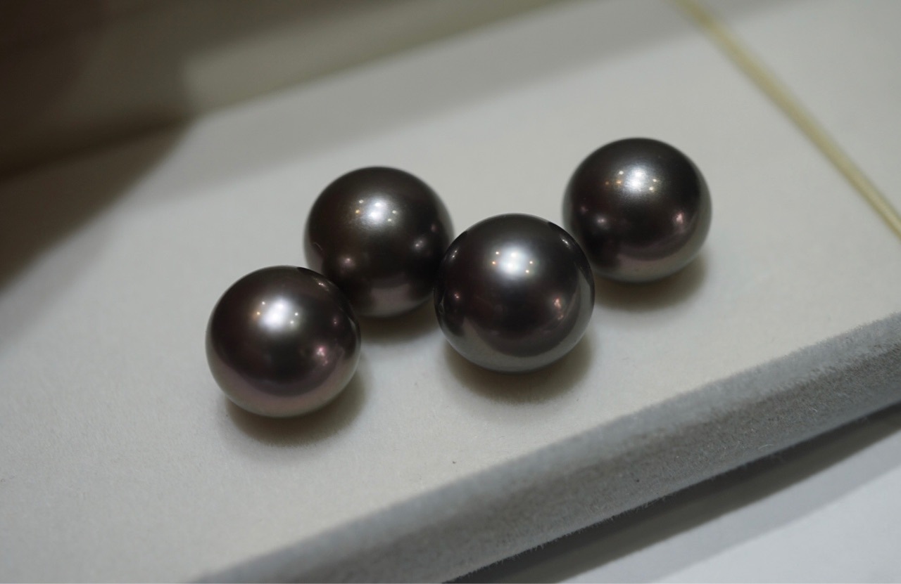 天然色大溪地黑珍珠正圆孔后微瑕11-12mm裸珠批发圆微瑕可鉴定