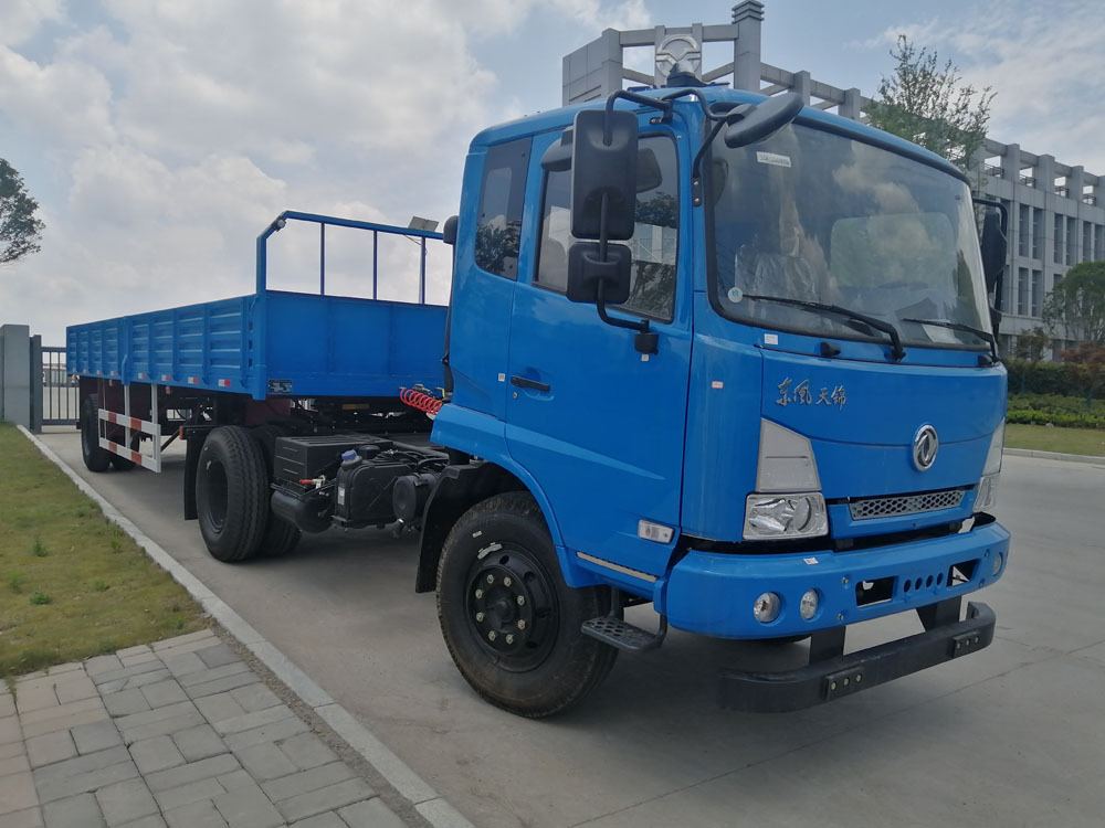 主要配置:驾驶培训学校a2考试训练用牵引半挂车.