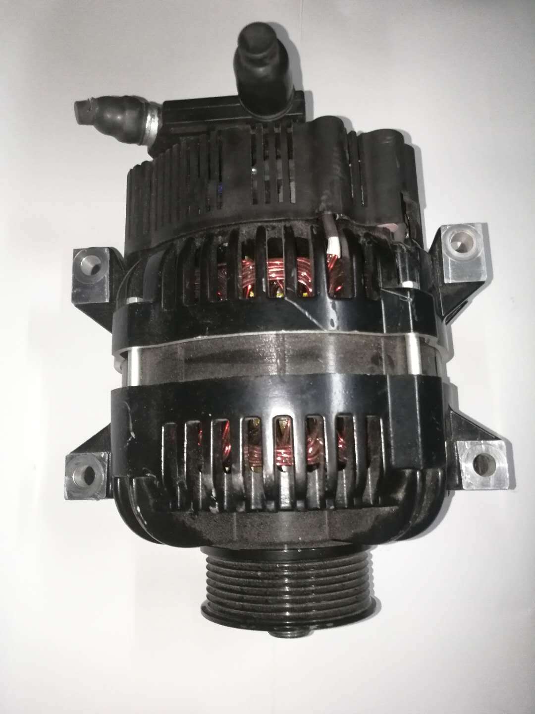 供应玉柴heh324j03 yc-alt 802b00-3701100sf3  28v 240a发电机