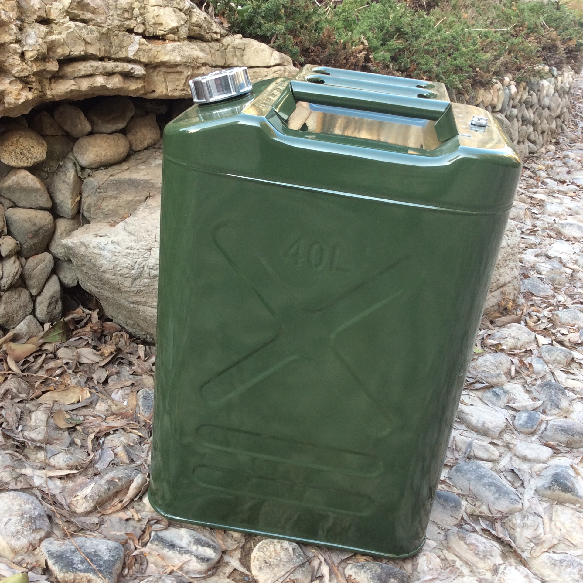 厂家批发加厚汽油桶40升30升20升10l铁油桶汽车摩托车备用汽油桶