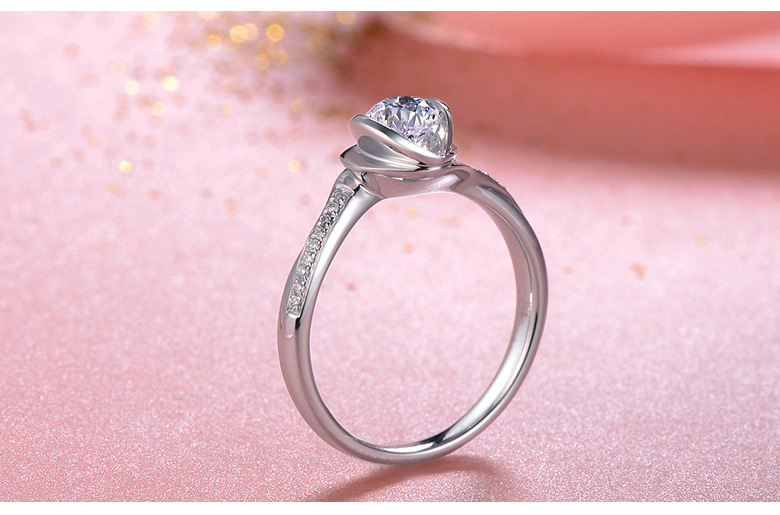 正品18k金莫桑石戒指女一克拉d色心形夹镶扭臂求婚钻戒带证书包邮