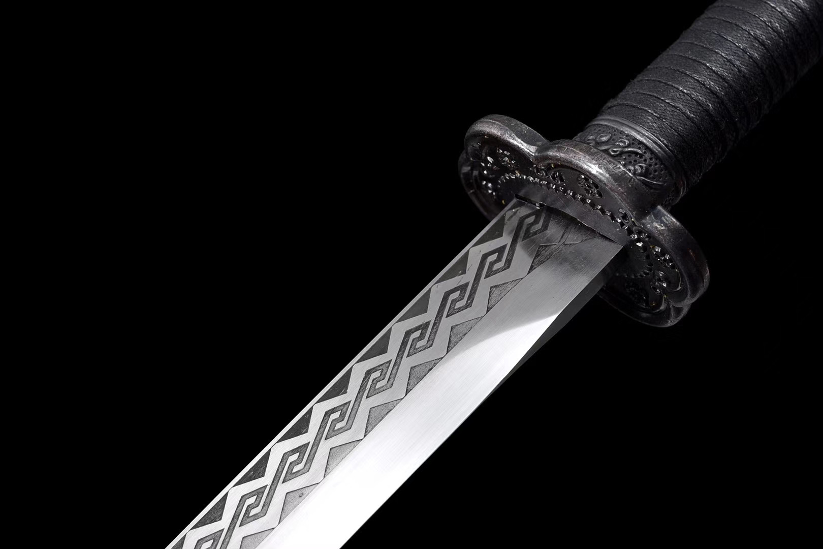 龙泉秦秋刀剑高锰钢锦衣之下锋羽绣春刀佩刀战刀礼品收藏未开刃