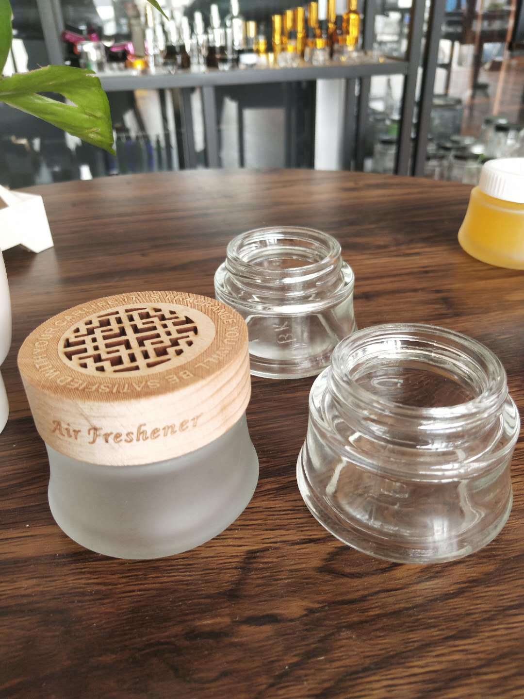 网红镂空玻璃扩香木盖蒙砂透明玻璃固体香膏瓶车载饰品香薰瓶子