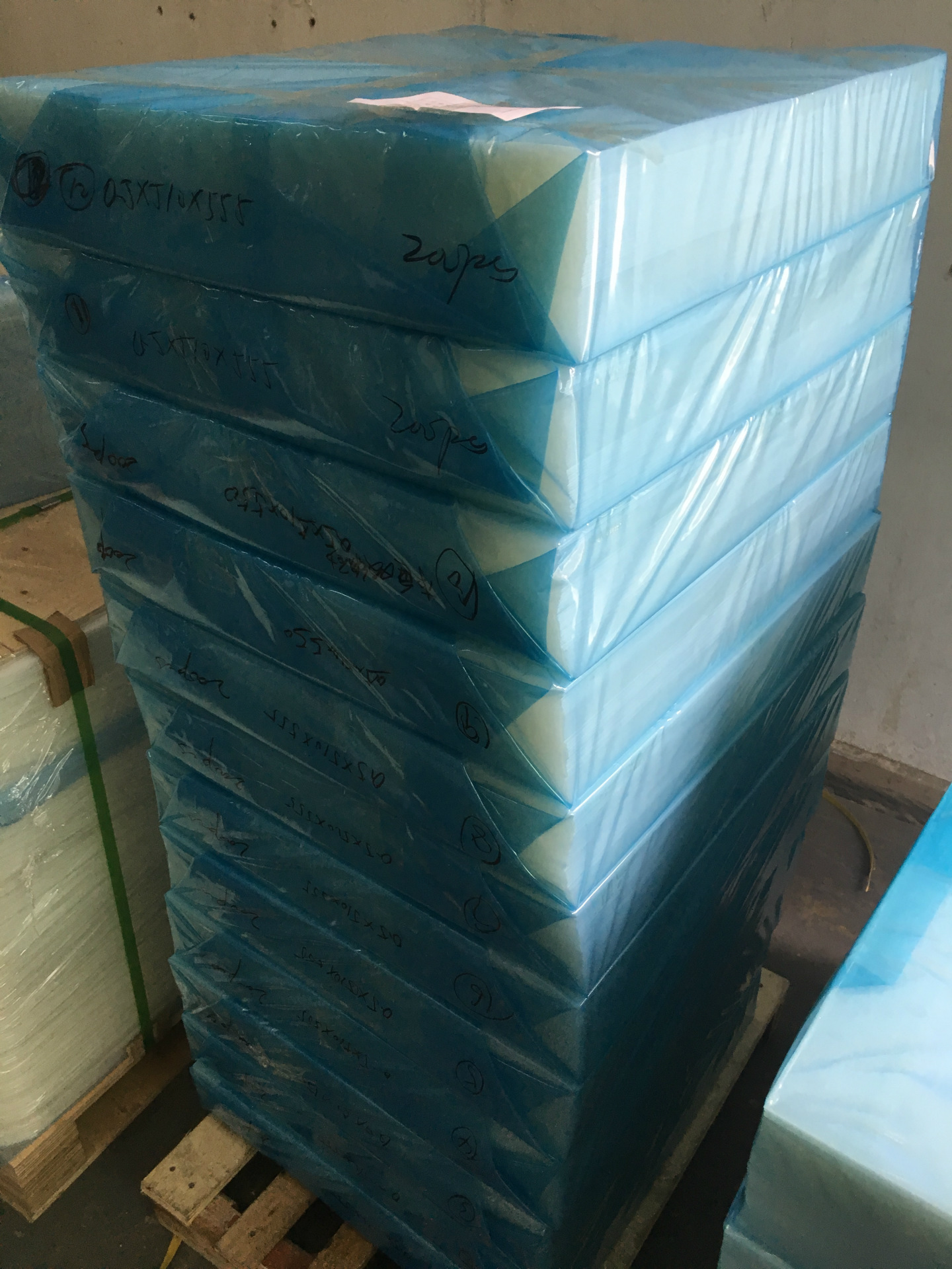 莫城街道酷中酷服装店酷中酷服装|1年 |主营产品:日用百货;包装所在地