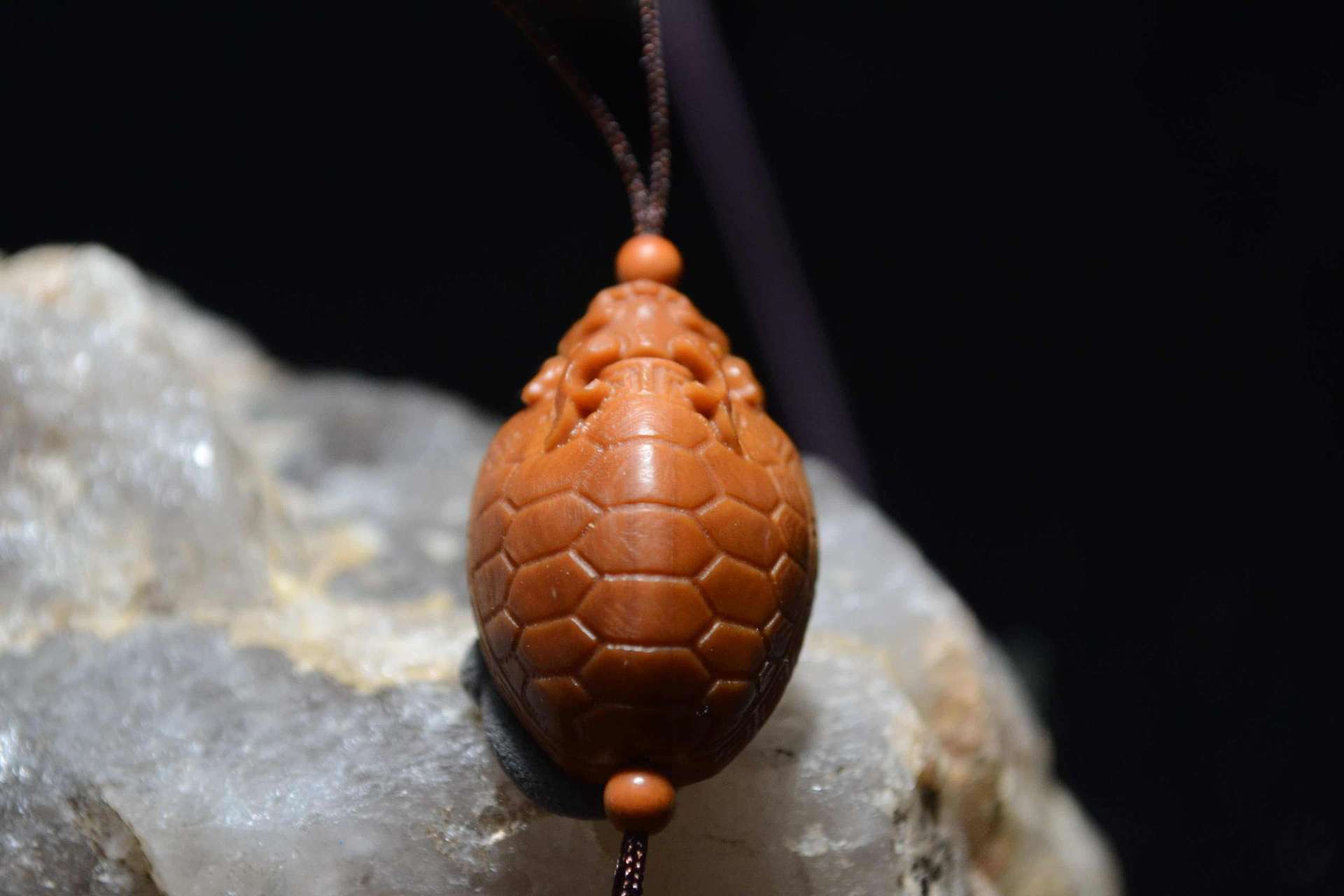 精雕橄榄核雕刻单籽纯手工富甲天下招财龙龟挂件配饰手机链批发