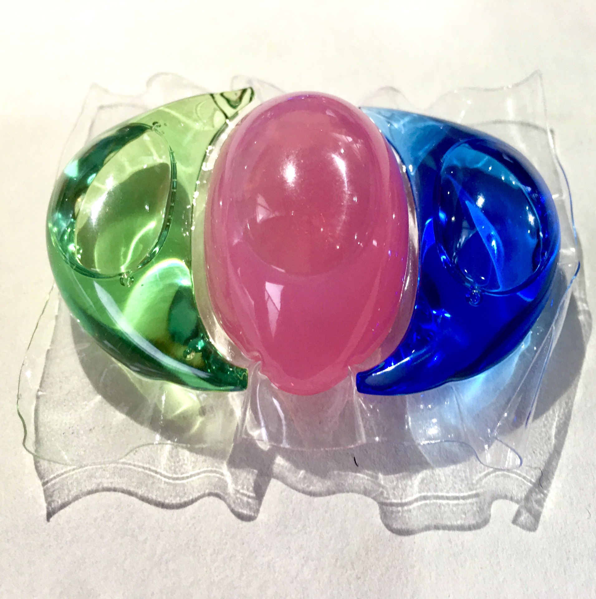 厂家直销三腔洗衣凝珠除菌除螨护色13g30颗防潮装超浓缩洗衣凝珠