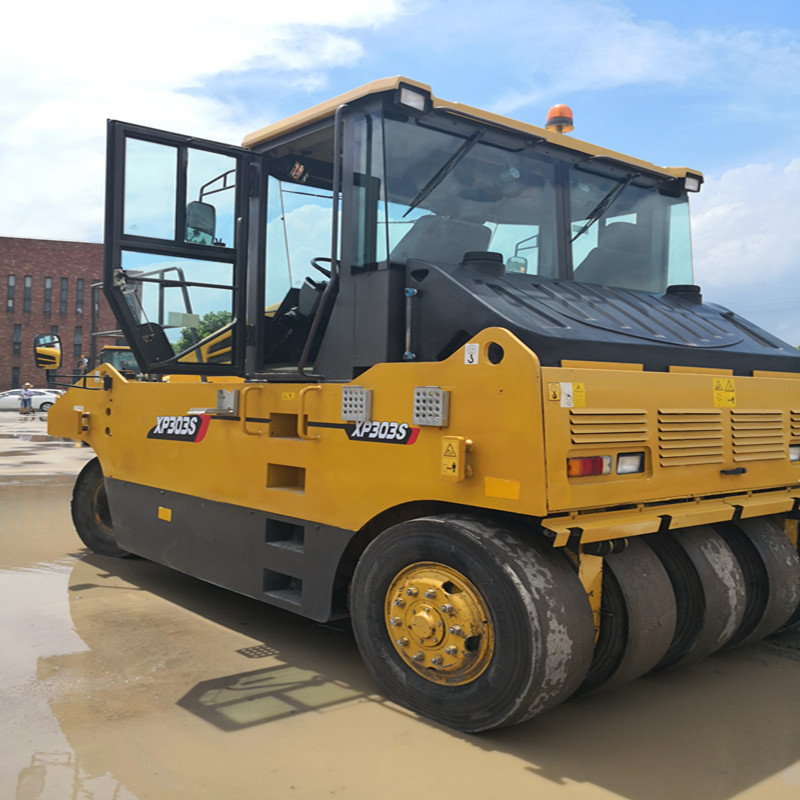 出售八,九成新二手胶轮压路机-26吨30吨二手轮胎压路机