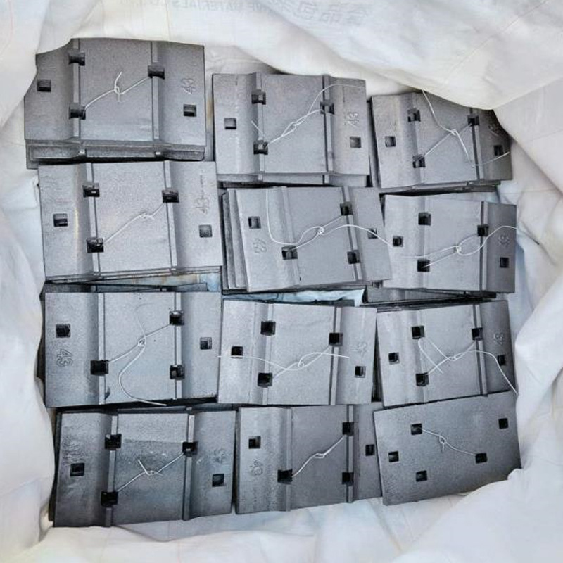 供应铁垫板 钢轨垫板铸铁垫板 38kg43kg球墨铸铁焊接压板矿用