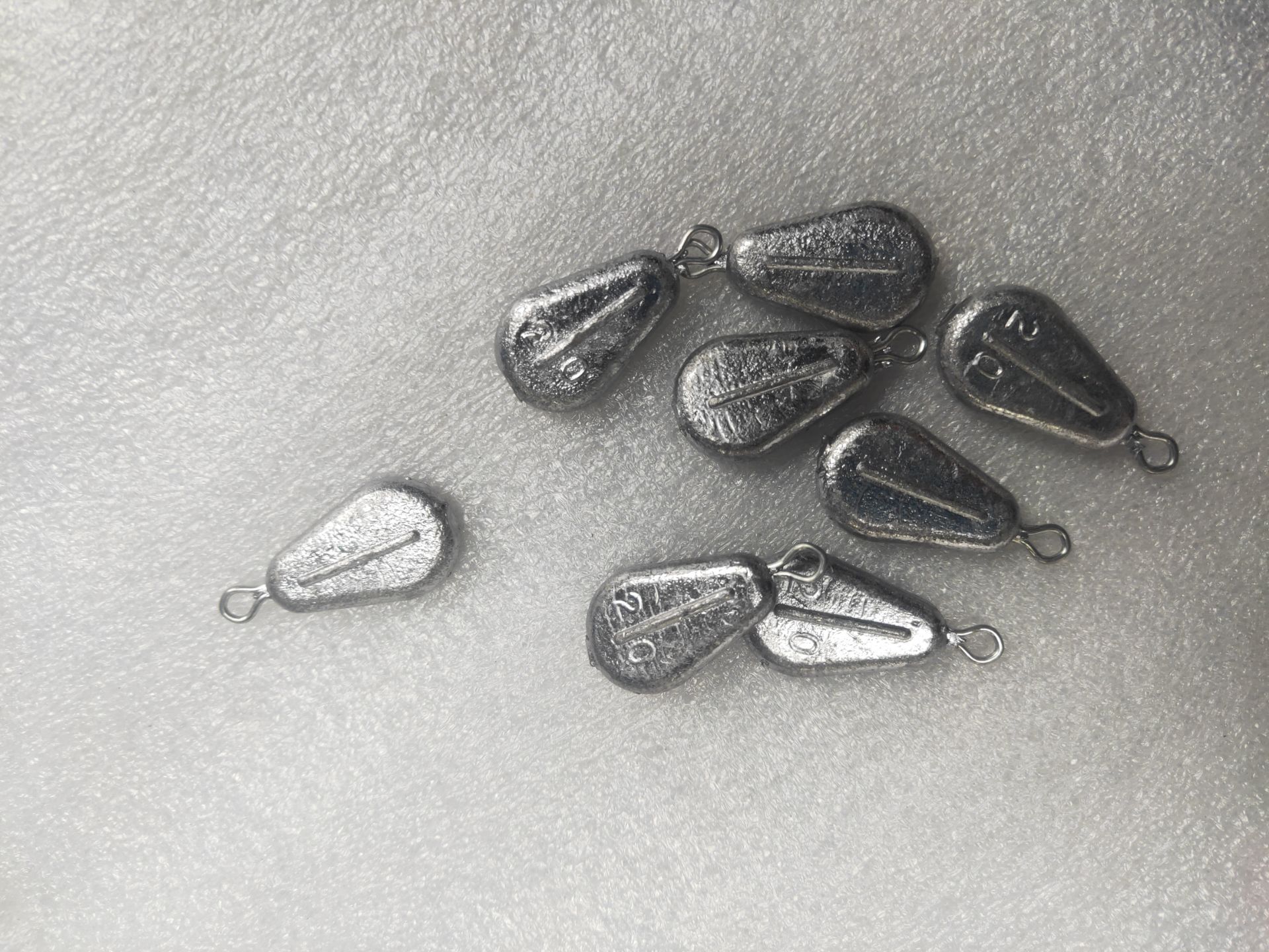 厂家直销带环铅坠海竿铅坠沉水器橄榄形钓鱼铅坠 鸡心挂环铅坠