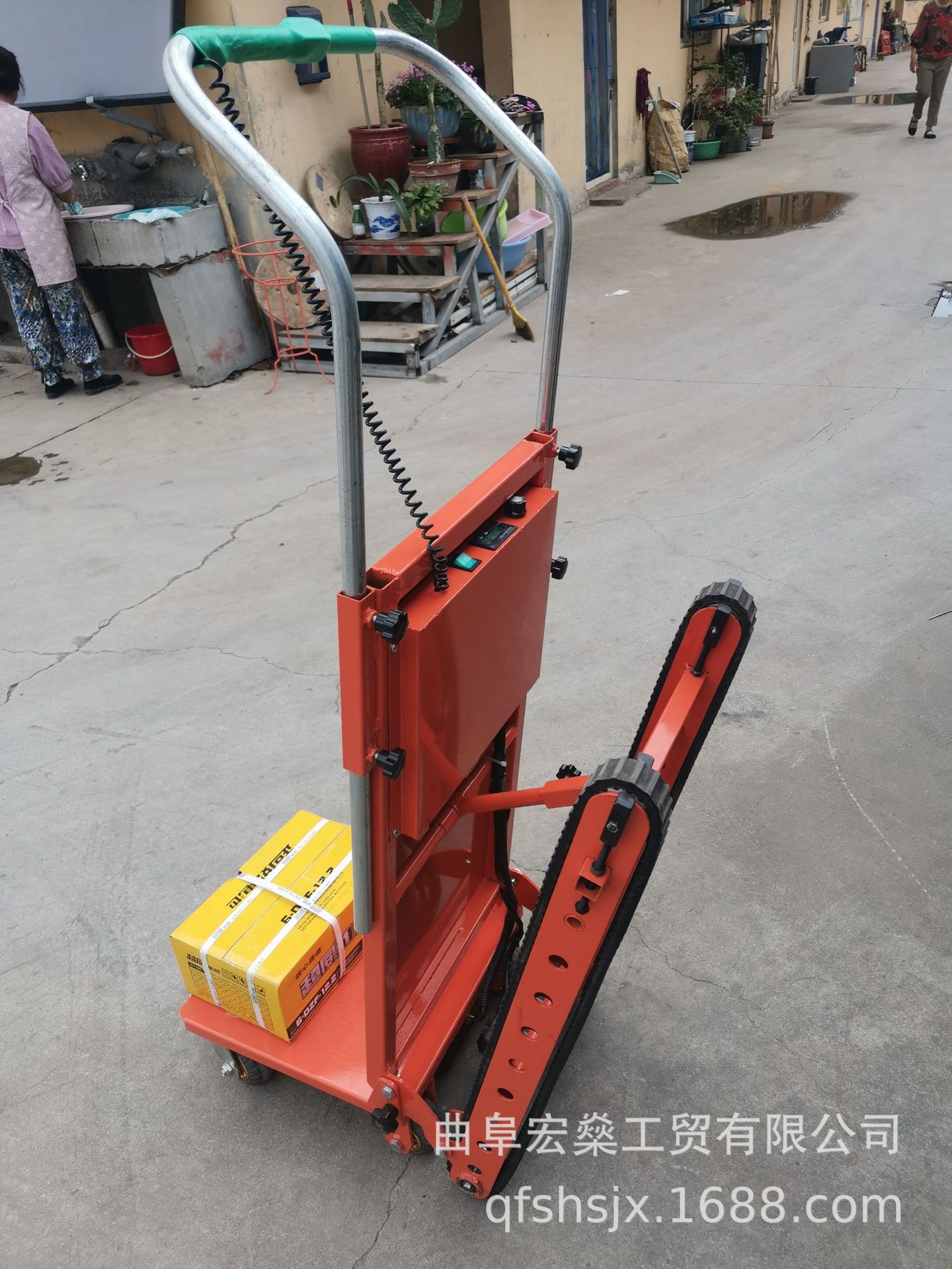 六轮爬楼机 手推下楼上楼爬楼机 履带载货爬楼机 水泥沙子爬楼机