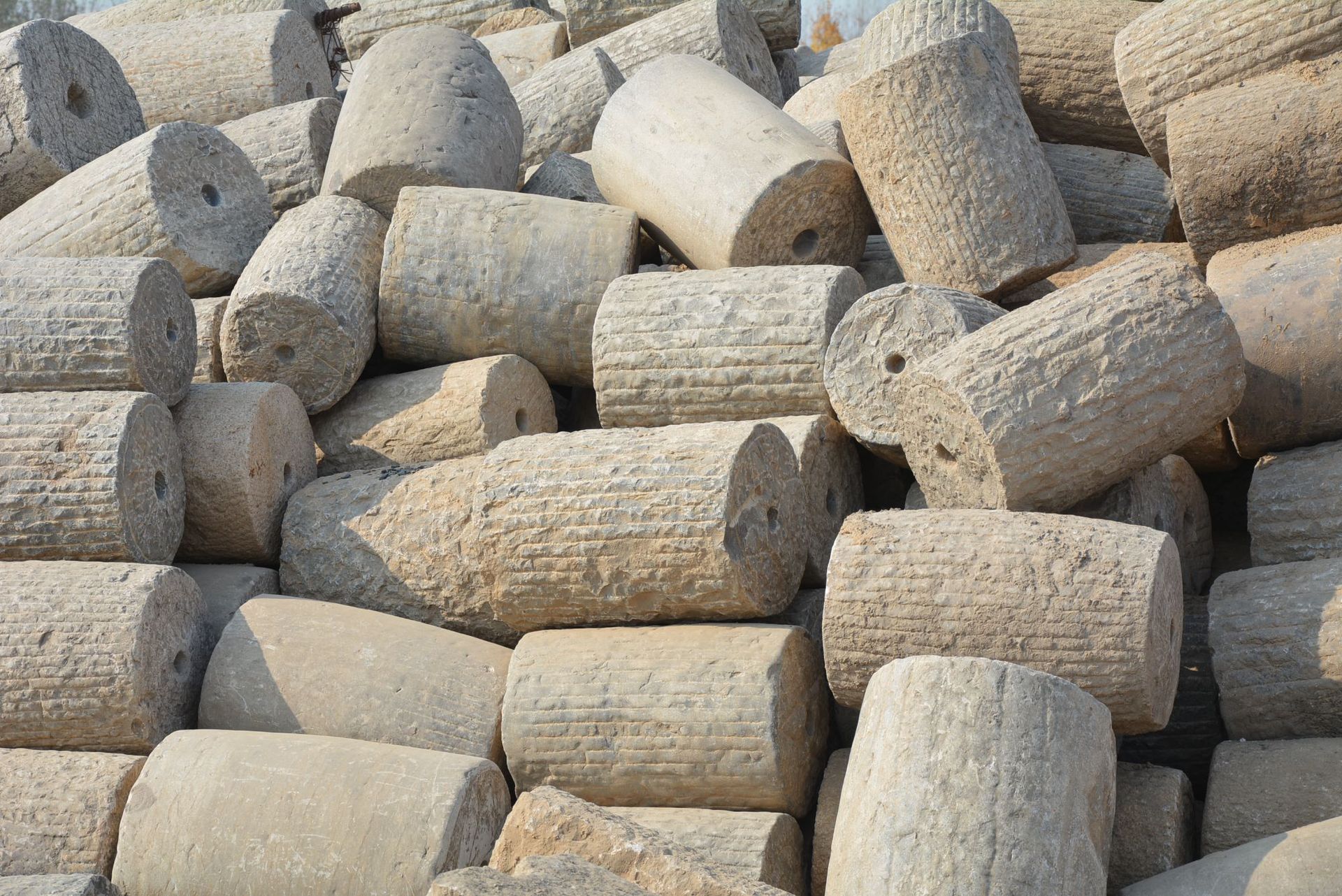 老石滚批发报价旧石磙出售定制刻字老石滚装饰摆件老石滚老碾盘