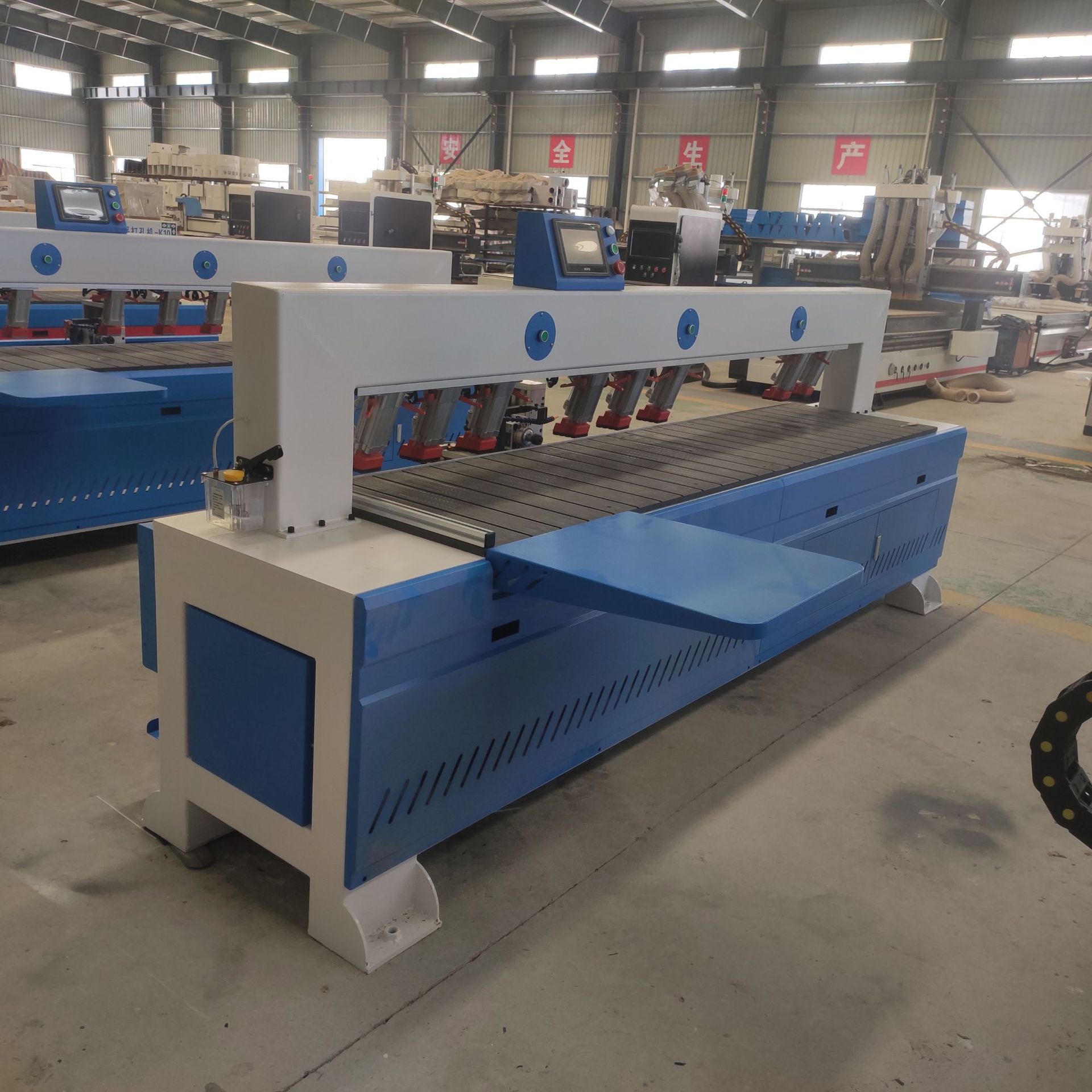 家具打孔板式木工机械激光侧孔机数控侧排钻全自动侧排钻打孔机