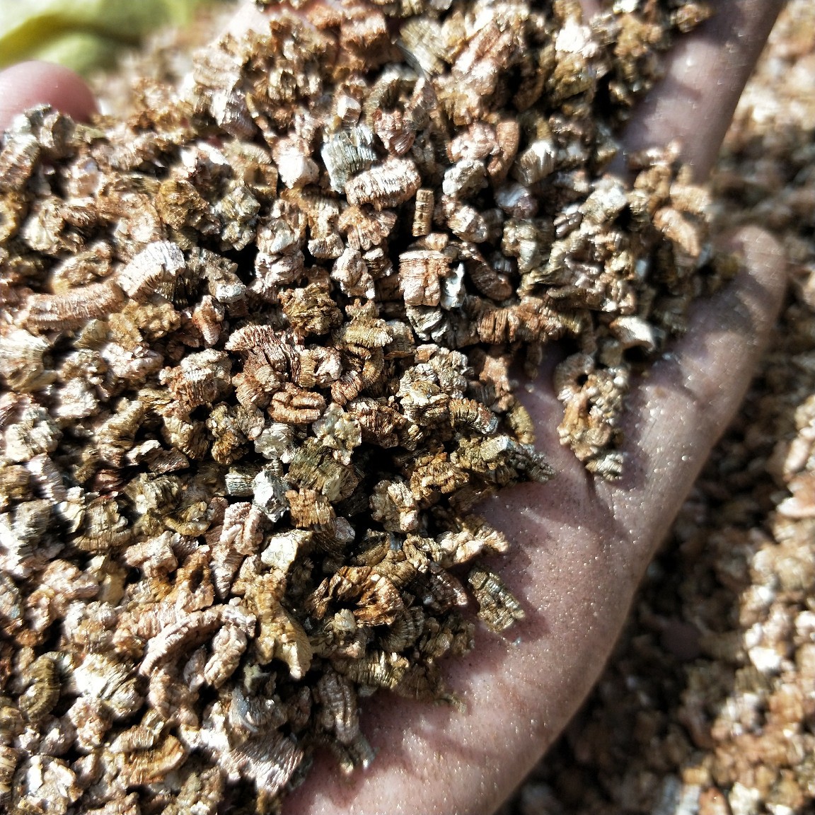 大量供育苗栽培混合蛭石大袋蛭石金黄色膨胀蛭石颗粒2-43-65-8mm