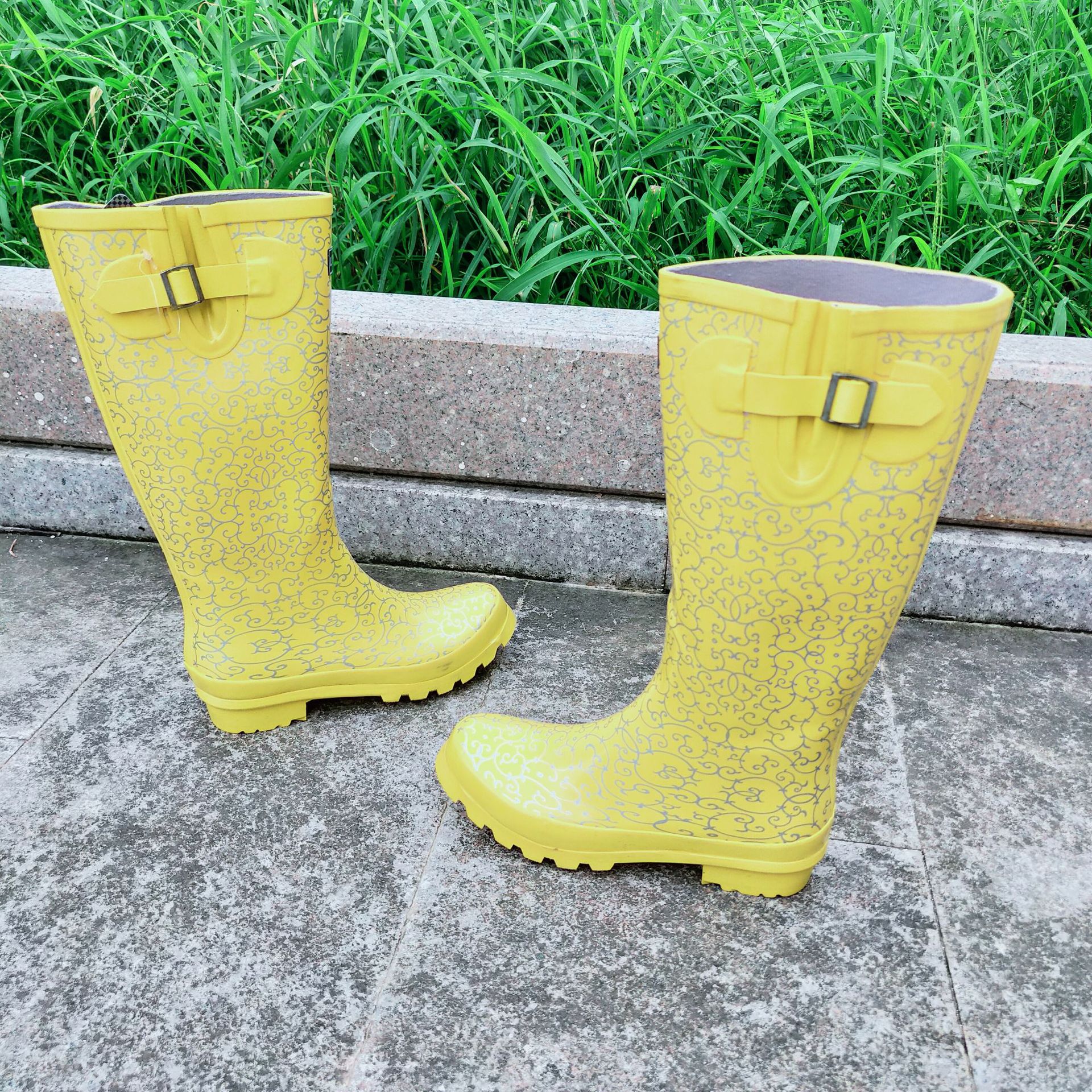 外贸新款雨鞋女高筒橡胶雨靴时尚水靴防滑耐磨春秋款防水高帮胶鞋