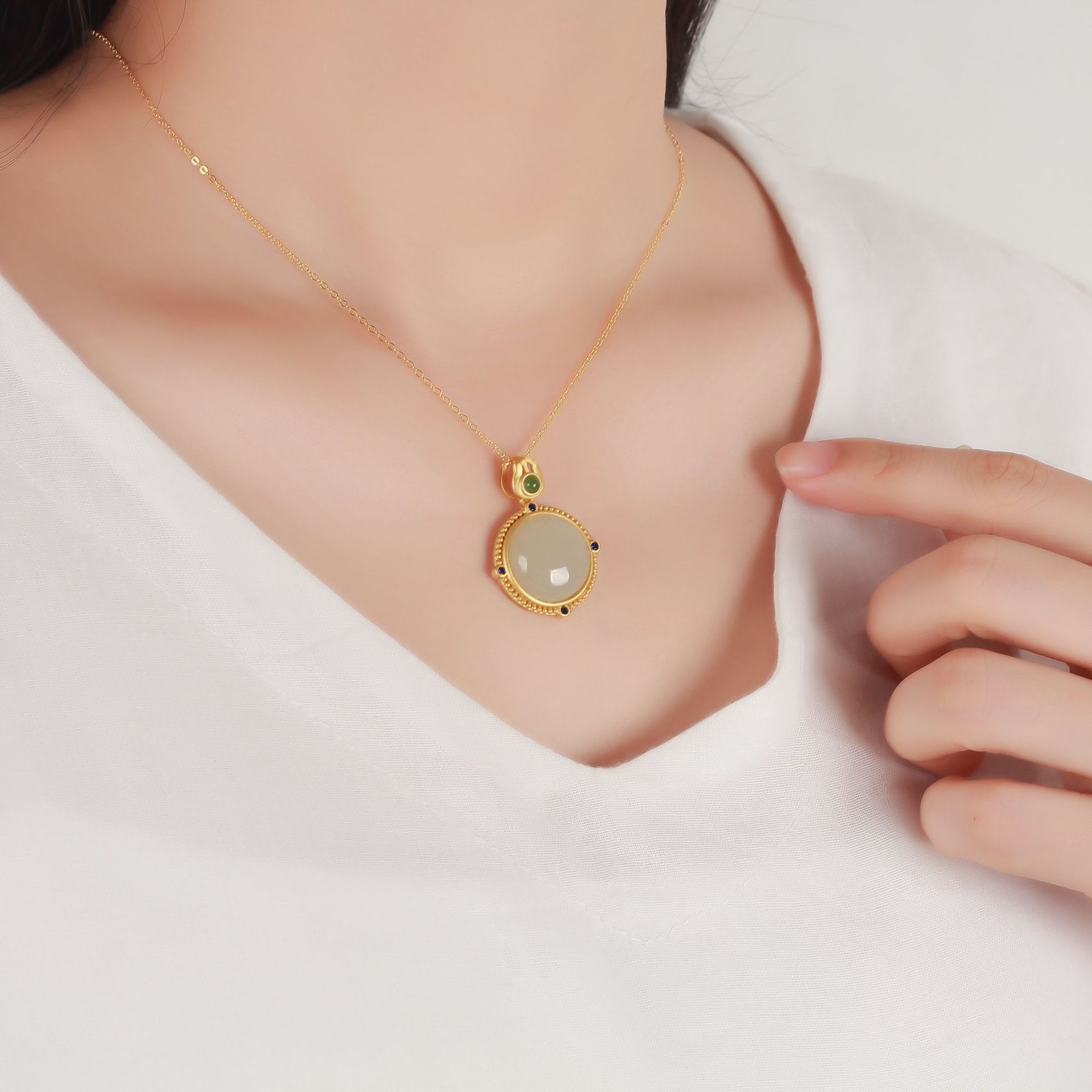 925纯银古法银镶嵌和田吊坠白玉蛋形圆形吊坠简约女士锁骨链项链