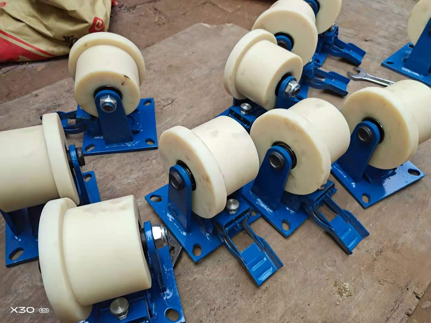 单边浇筑尼龙轨道轮铁轨轮尼龙轮地铁高铁滑轮铁路用单边轨道轮