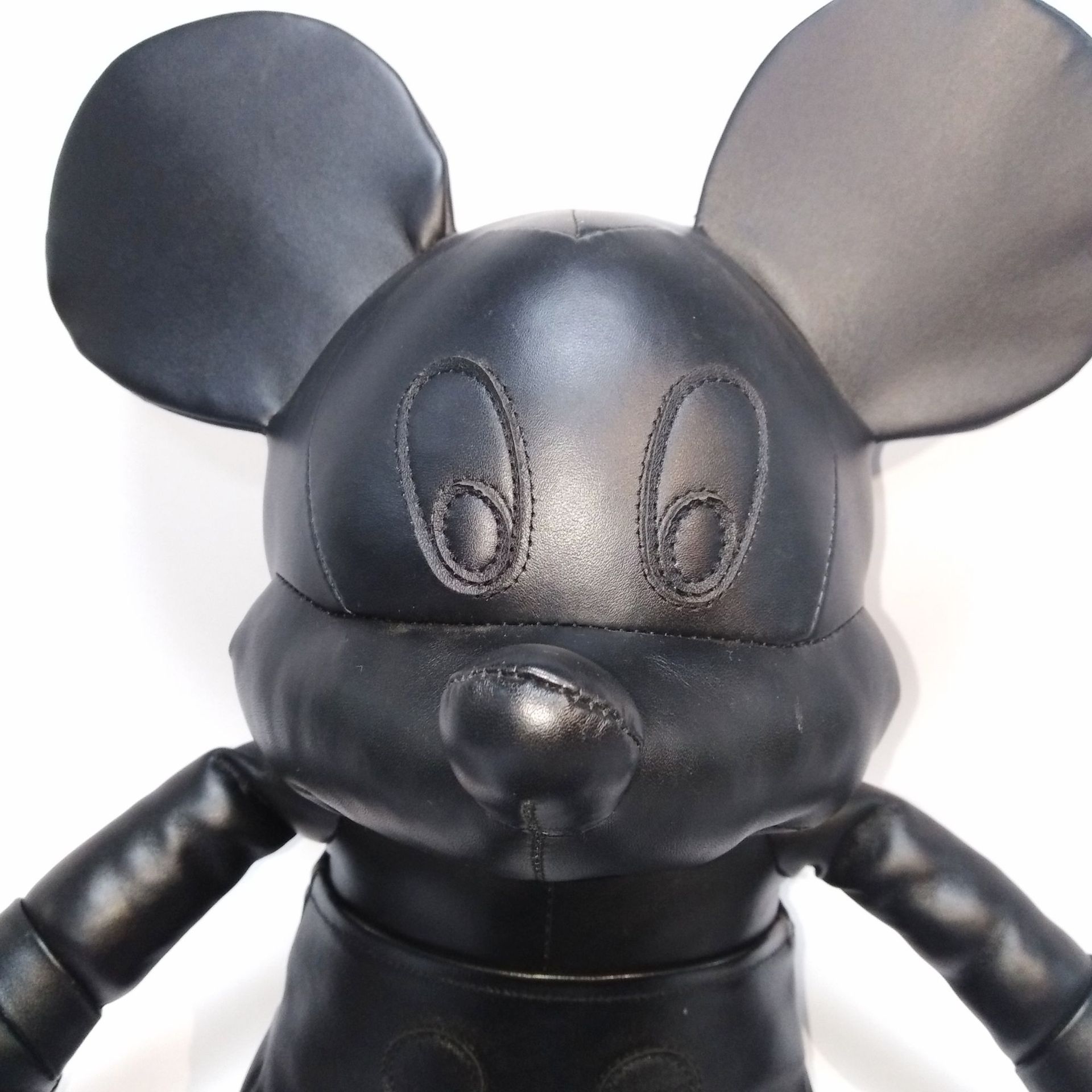 东莞源头厂家生产黑色pu皮黑色米鼠大小号背包配件来图来样定制