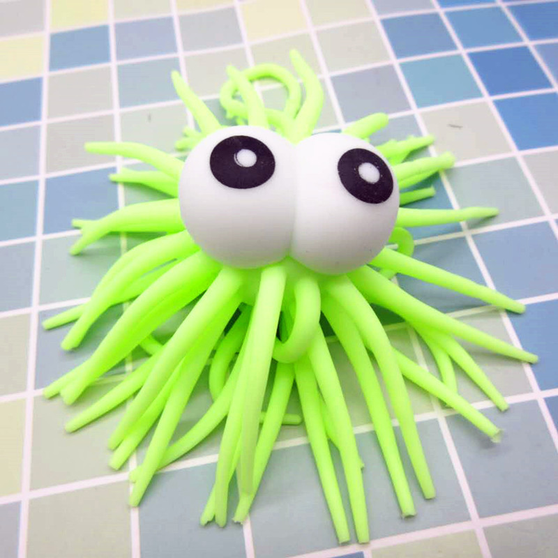 ins跨境创意5寸白色突眼海胆球带灯闪光毛毛球地摊热卖儿童玩具批