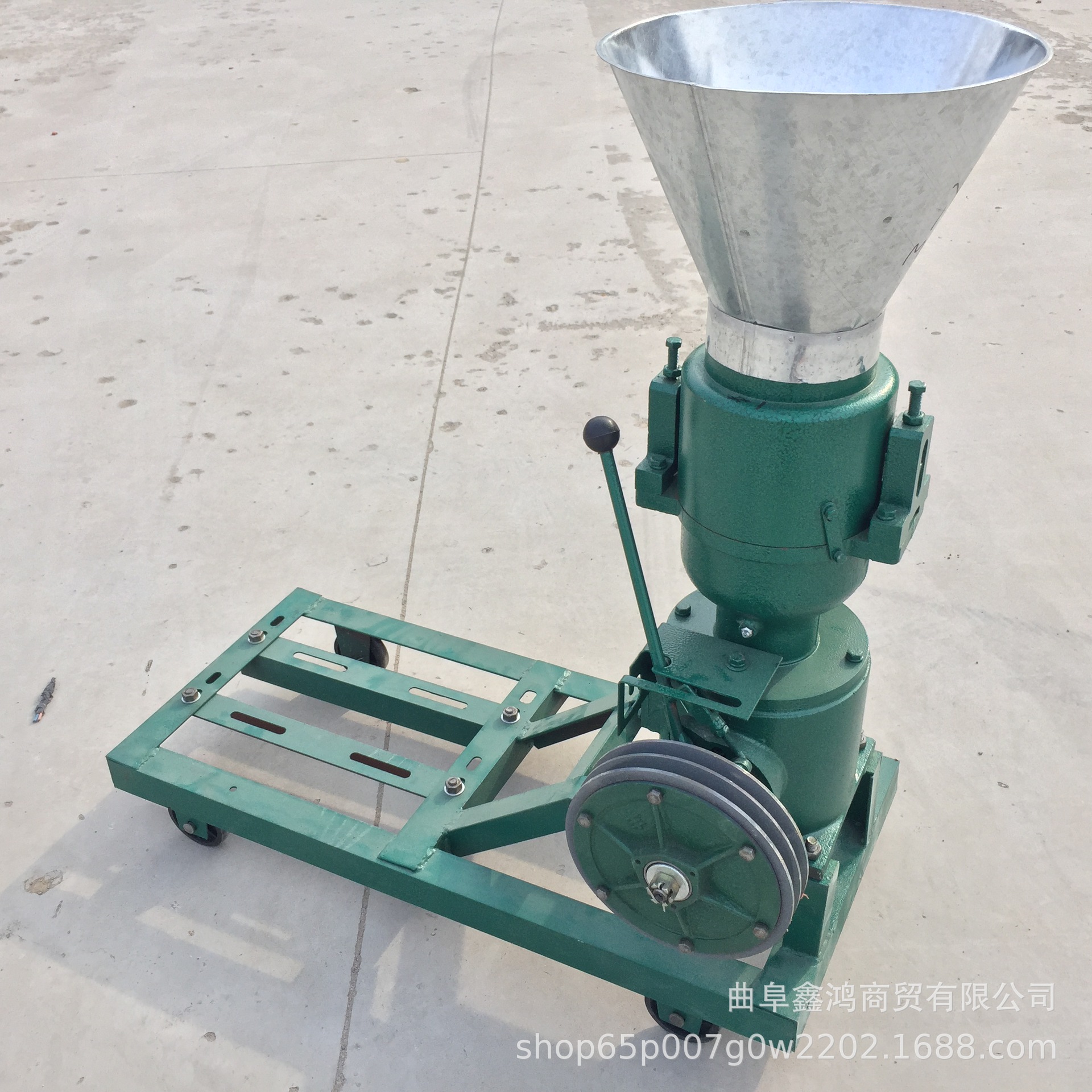 小型家用养殖加工颗粒机 200型饲料颗粒机图片 大产量直连颗粒机
