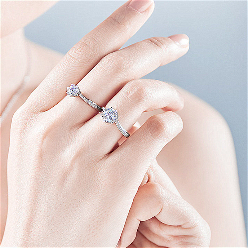 爱心雪花扭臂钻戒镀铂金950爱心六爪2克拉钻石经典一心一意结婚戒