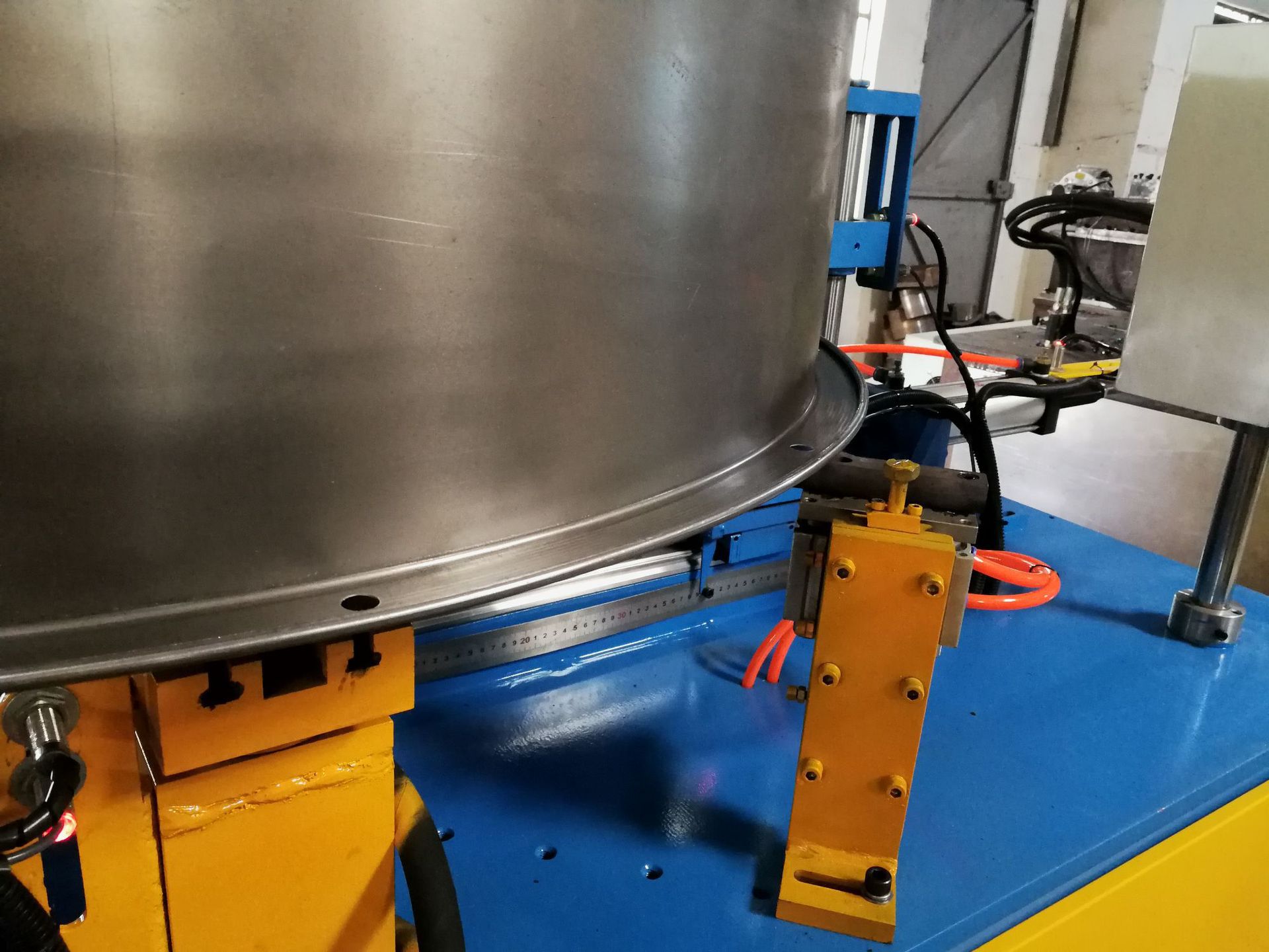 厂家直供 圆筒翻边 冲孔 翻边冲孔一体机 数控翻边机 质保一年