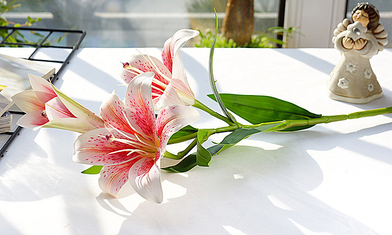 单枝3d3头小百合花 仿真花 酒店橱窗婚庆摄影道具家居装饰摆件