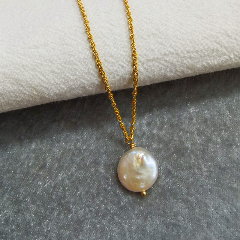 European and American Retro M Refined and Simple Classic Small round Slice Freshwater Pearl Necklace 18K Golden Clavicle Chain Female Necklace Jewelry