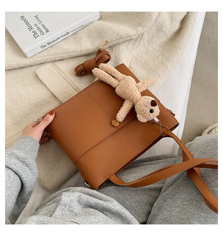 Bear Pendant 2020 New Trendy Women's Bags Portable Shoulder Bag Fashionable Simple and Elegant Travel Mother Bag