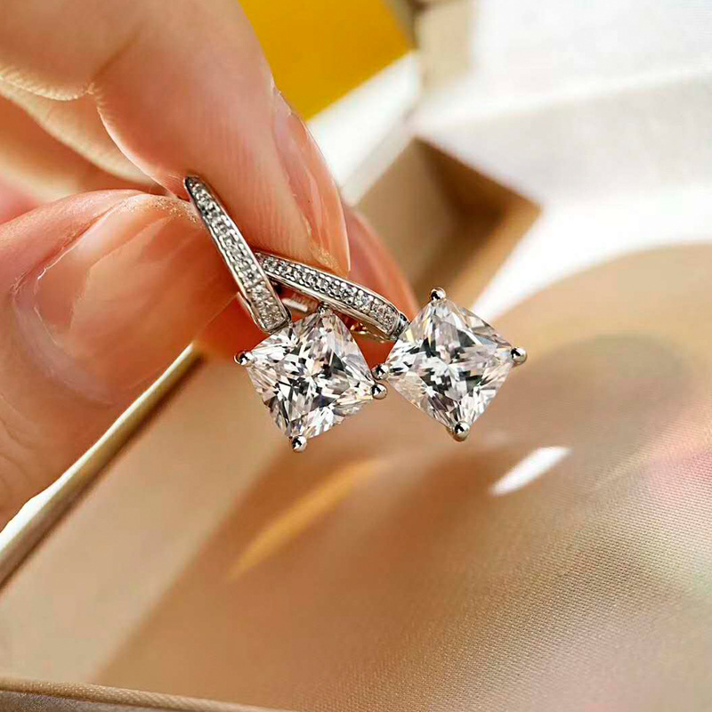 纯银18k金进口高碳钻定莫桑钻枕形切工精巧版u型耳环d228ct