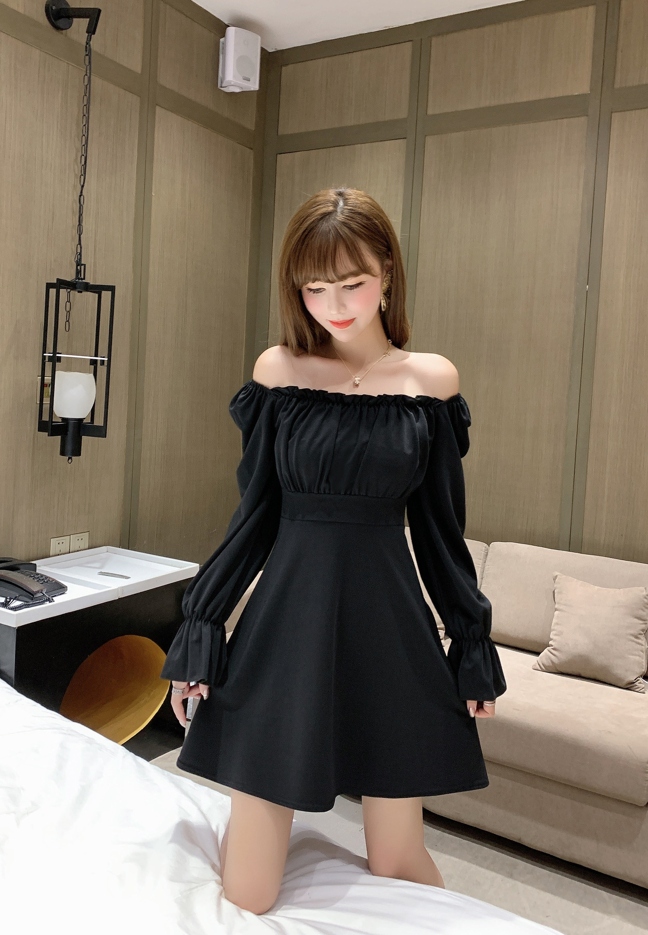 299561夜店性感一字领低胸露背绑带收腰a字伞摆裙喇叭长袖连衣裙