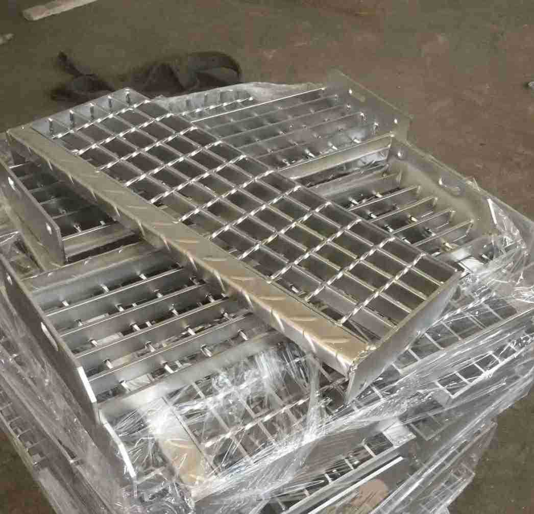 厂家订制t3踏步板 钢梯专用t4踏步钢格栅 t2型热镀锌钢格板