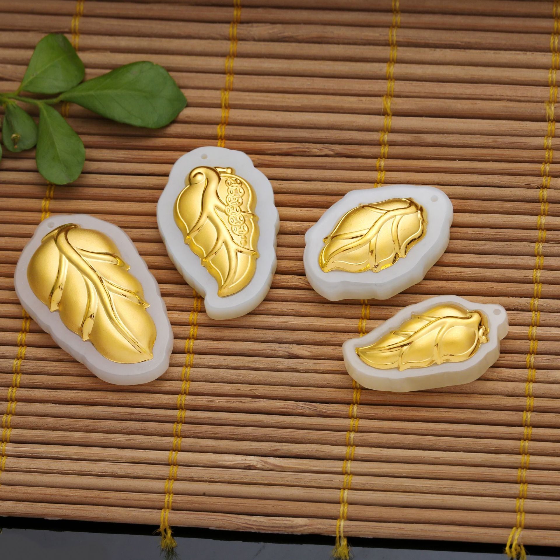 和田玉金镶玉吊坠金枝玉叶男女款实体店金店保险节日活动随手礼品