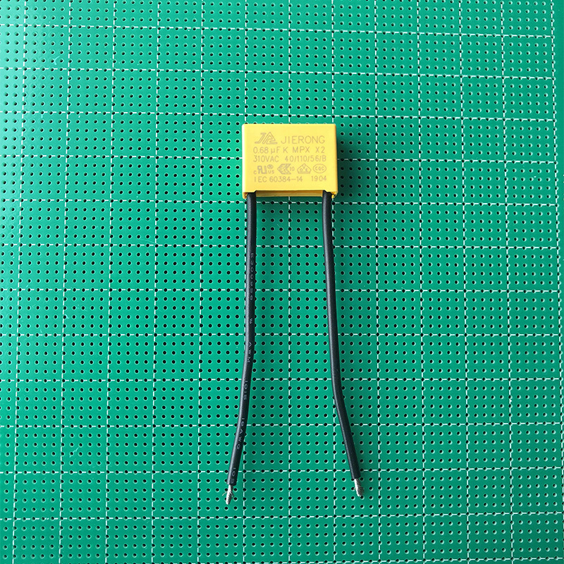 68uf310v/p=15 内置碳膜电阻软导线安规电容系列